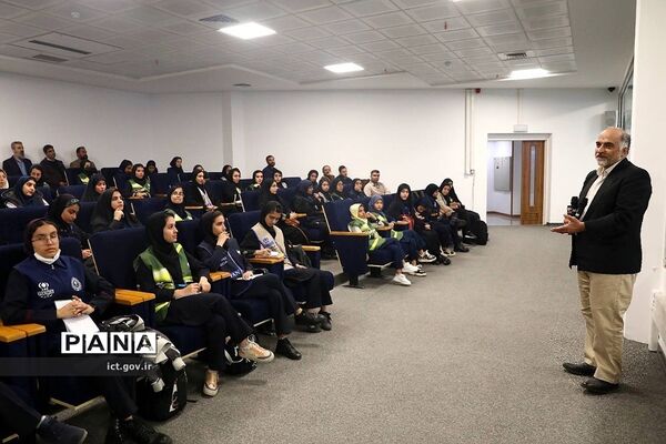 اردوی علمی راهیان پیشرفت دانش‌آموزی ‌از سازمان فضایی ایران