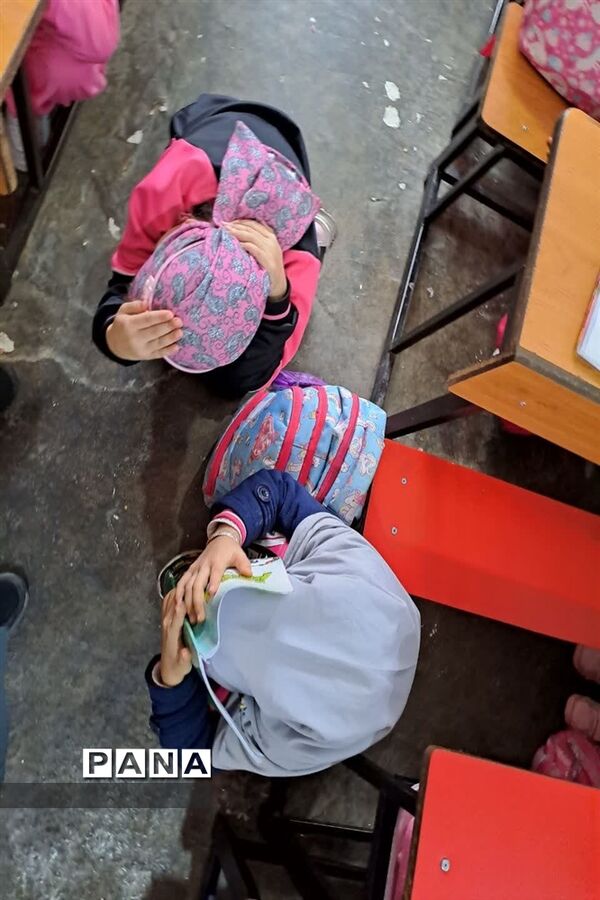 بیست و پنجمین مانور سراسری زلزله در مدرسه شمس