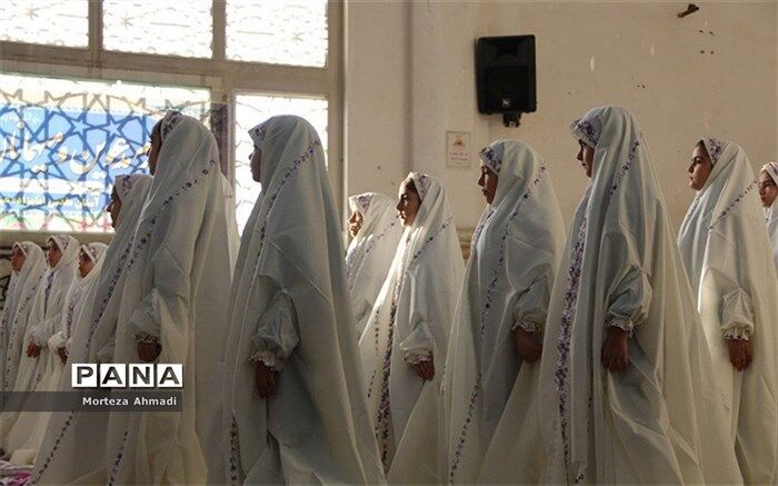 برپایی نماز جماعت در مدرسه، توفیقی بزرگ و مایه سعادت است