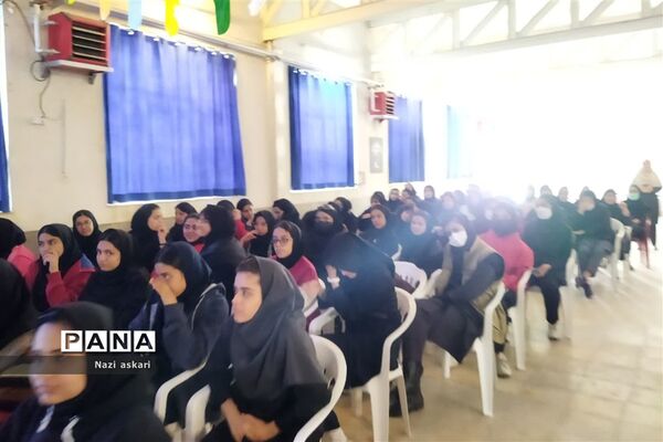 کارگاه عفاف و حجاب در هنرستان کامیاب در ناحیه یک شیراز