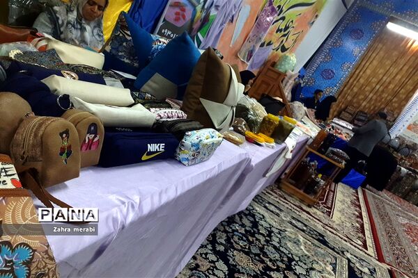 برگزاری نمایشگاه صنایع دستی و تولیدات خانگی بانوان در خلیل آباد