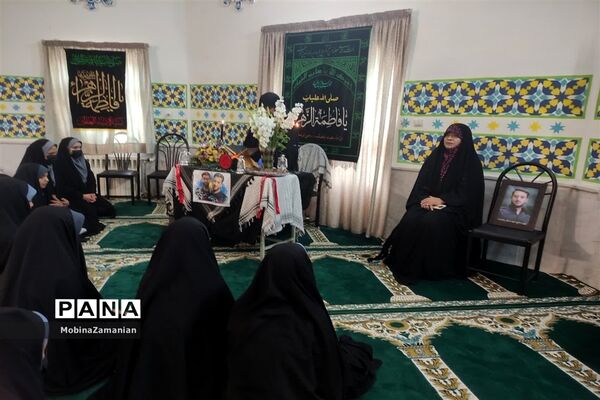 مراسم بزرگداشت شهدای مدافع امنیت در دبیرستان شاهد شهید حمامی
