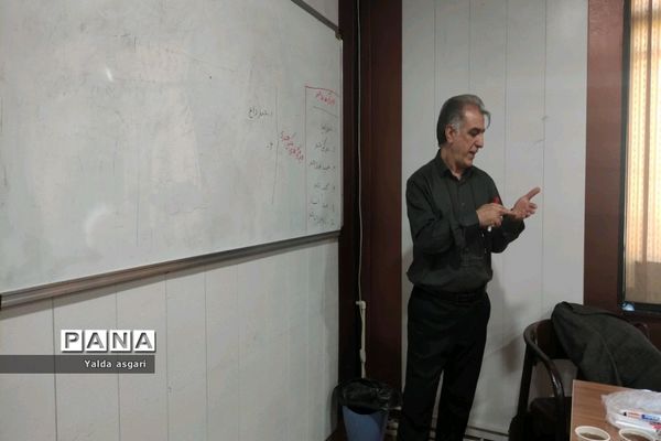 برگزاری کلاس آموزشی عکاسی، ویژه دانش‌آموزان خبرنگار پانا در کانون هدایت شهرستان ورامین