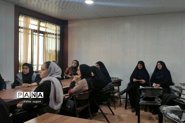 برگزاری کلاس آموزشی عکاسی، ویژه دانش‌آموزان خبرنگار پانا در کانون هدایت شهرستان ورامین