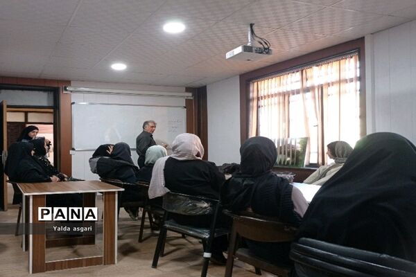 برگزاری کلاس آموزشی عکاسی، ویژه دانش‌آموزان خبرنگار پانا در کانون هدایت شهرستان ورامین