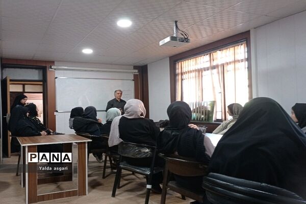 برگزاری کلاس آموزشی عکاسی، ویژه دانش‌آموزان خبرنگار پانا در کانون هدایت شهرستان ورامین