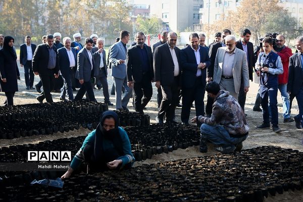 مراسم افتتاح طرح هر مدرسه یک نهالستان در دبیرستان ماندگار البرز