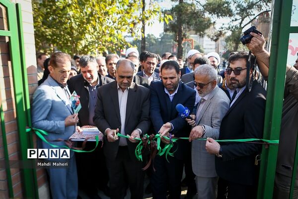 مراسم افتتاح طرح هر مدرسه یک نهالستان در دبیرستان ماندگار البرز