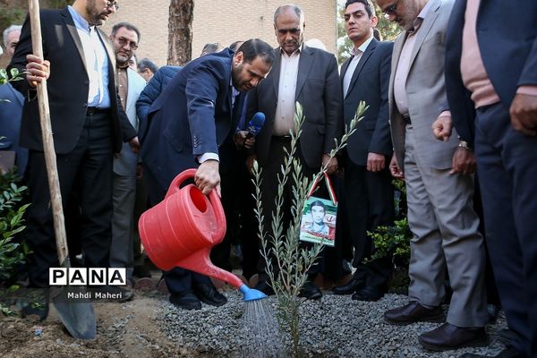 مراسم افتتاح طرح هر مدرسه یک نهالستان در دبیرستان ماندگار البرز