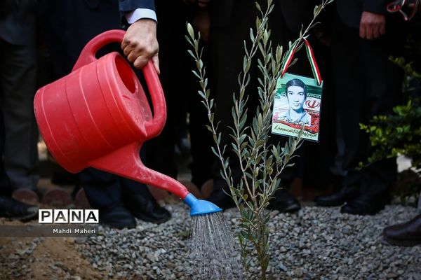 مراسم افتتاح طرح هر مدرسه یک نهالستان در دبیرستان ماندگار البرز