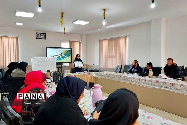 برگزاری چهارمین جلسه آموزش ریاضی پایه ششم درآموزش و پرورش رودهن