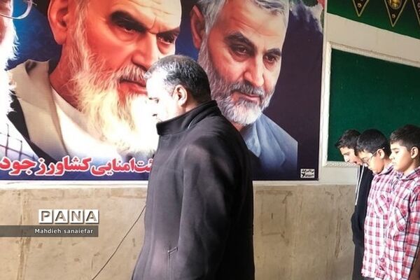 برگزاری نمازجماعت با حضور معاون پرورشی و تربیت بدنی ناحیه دو ری