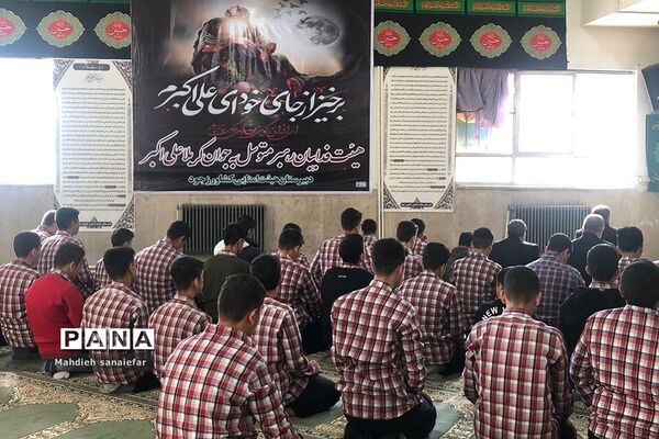 برگزاری نمازجماعت با حضور معاون پرورشی و تربیت بدنی ناحیه دو ری