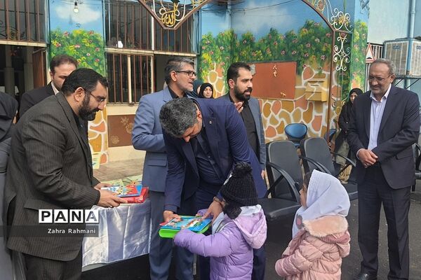 مراسم آشنایی با بیمه در دبستان توحید ناحیه یک شهرری