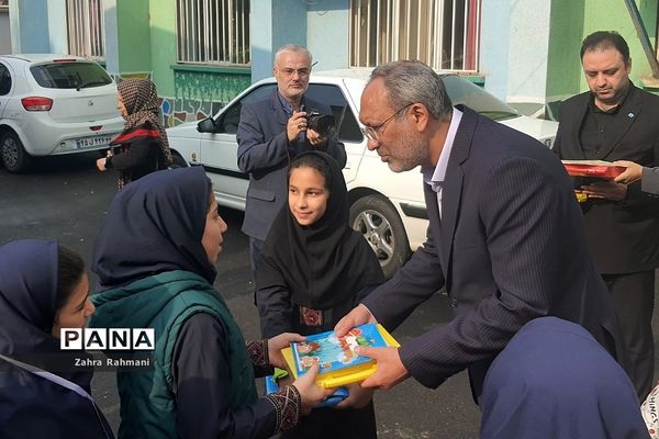 مراسم آشنایی با بیمه در دبستان توحید ناحیه یک شهرری