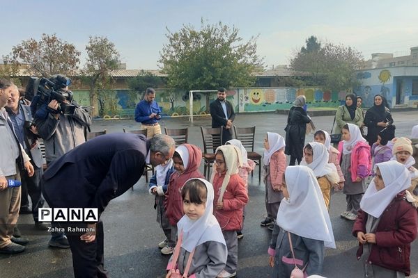 مراسم آشنایی با بیمه در دبستان توحید ناحیه یک شهرری