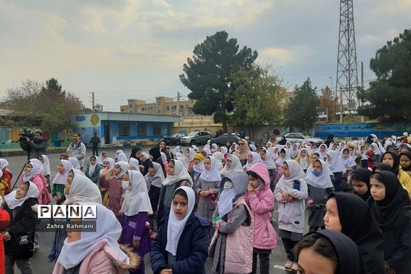 مراسم آشنایی با بیمه در دبستان توحید ناحیه یک شهرری