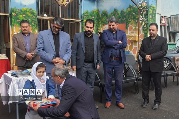 مراسم آشنایی با بیمه در دبستان توحید ناحیه یک شهرری