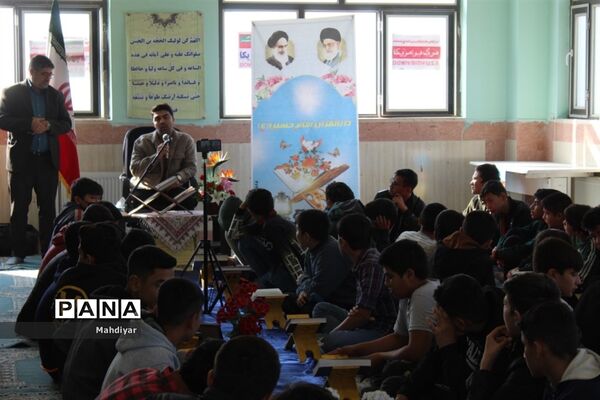 محفل انس با قرآن کریم در آموزشگاه راه امام و سید الشهدا جوادآباد