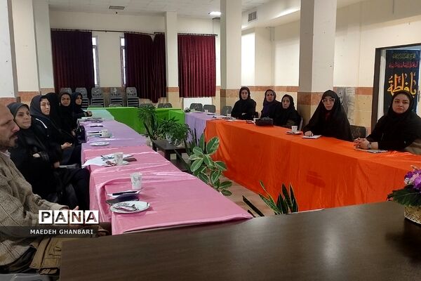 کارگاه توانمندسازی دبیران درس تفکر و سبک زندگی شهرستان پردیس در راستای تحقق طرح سپهر دانش و معرفت