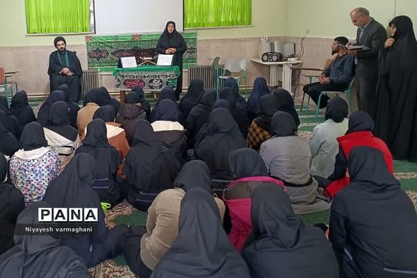 نشست صمیمی امام جمعه بخش رودهن با دانش‌آموزان دبیرستان دخترانه سادات رودهن