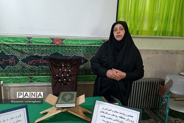 نشست صمیمی امام جمعه بخش رودهن با دانش‌آموزان دبیرستان دخترانه سادات رودهن