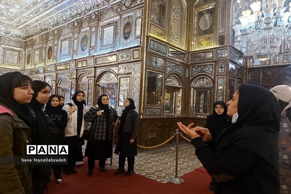 بازدید دانش‌آموزان از مجموعه تاریخی کاخ گلستان