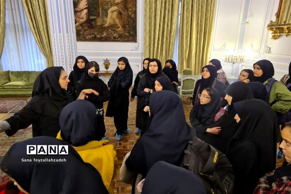 بازدید دانش‌آموزان از مجموعه تاریخی کاخ گلستان
