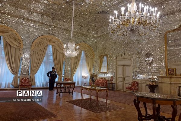 بازدید دانش‌آموزان از مجموعه تاریخی کاخ گلستان