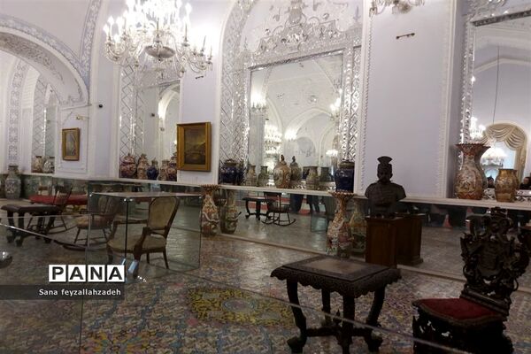 بازدید دانش‌آموزان از مجموعه تاریخی کاخ گلستان