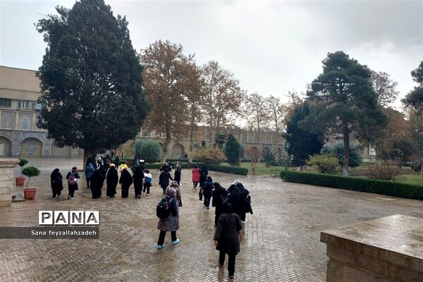 بازدید دانش‌آموزان از مجموعه تاریخی کاخ گلستان