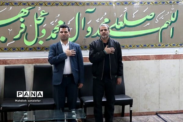 تقدیر از فرزندان شهدا و برگزیدگان مسابقات قرآنی در آموزشگاه ندای فاطمه(س) ناحیه دو ری