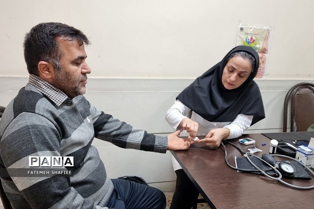 اجرای پویش ملی غربالگری دیابت  و فشارخون کارکنان اداری آموزش و پرورش کهریزک