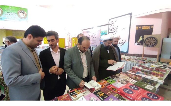 برپایی نمایشگاه کتاب و محصولات فرهنگی در گلوگاه/ فیلم