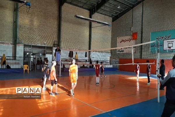 مسابقات مینی والیبال مقطع ابتدائی درشهرستان سملقان