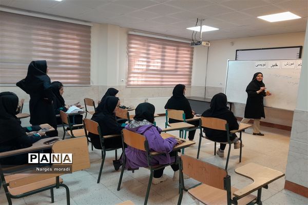 کارگاه آموزش خبرنویسی در دبیرستان فرزانگان استعداد درخشان ملارد