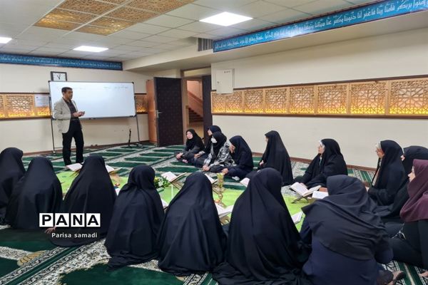 برگزاری محفل انس با قرآن کریم با عنوان آوای‌آسمانی در منطقه ۱۳