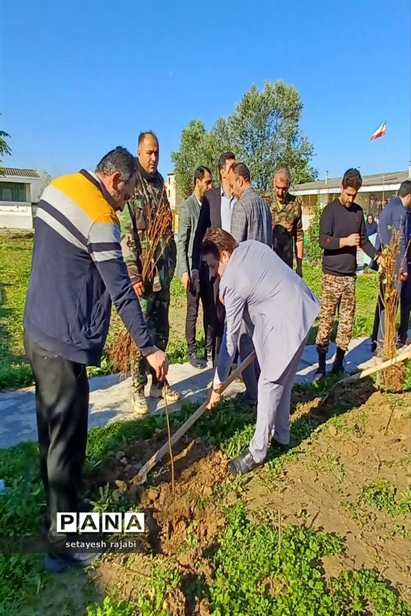 آغاز طرح مردمی کاشت یک میلیارد درخت همزمان با سراسر کشور در گلوگاه