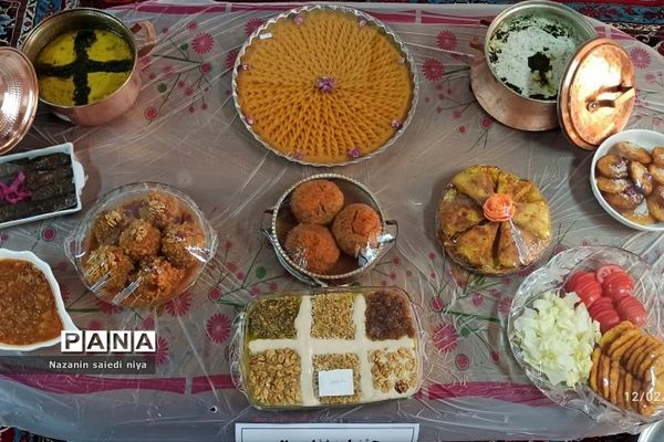 جشنواره غذاهای سنتی و محلی در دبیرستان دوده اول کوثر رودهن