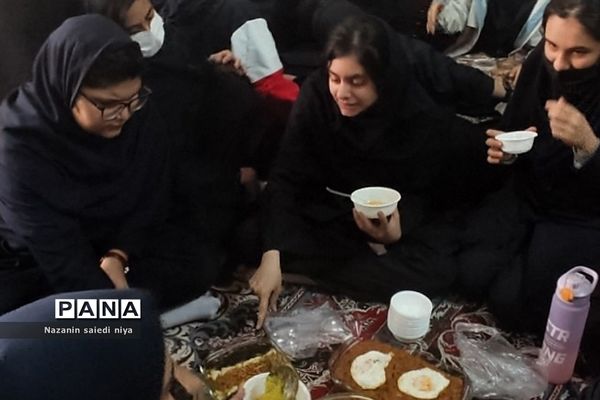 جشنواره غذاهای سنتی و محلی در دبیرستان دوده اول کوثر رودهن