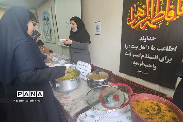 جشنواره غذاهای سنتی و محلی در دبیرستان دوده اول کوثر رودهن