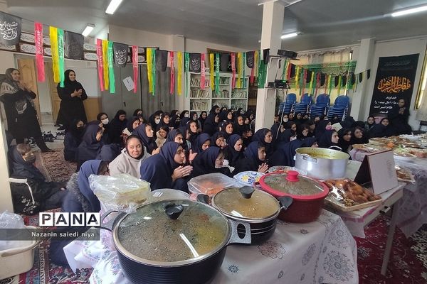 جشنواره غذاهای سنتی و محلی در دبیرستان دوده اول کوثر رودهن
