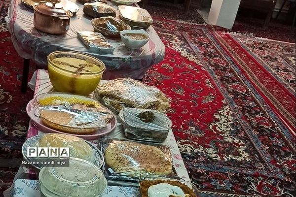 جشنواره غذاهای سنتی و محلی در دبیرستان دوده اول کوثر رودهن