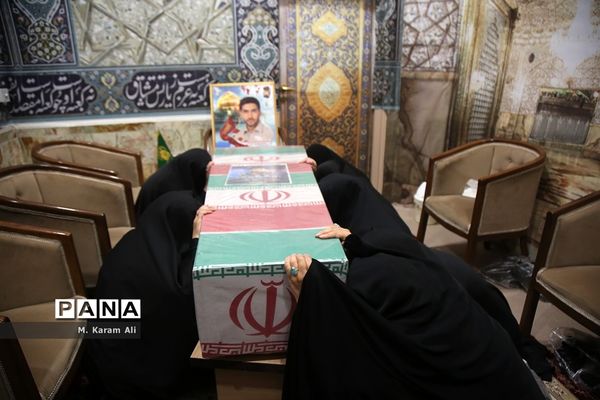 وداع با پیکر شهید مدافع حرم «علی آقاعبداللهی» در حرم حضرت معصومه(س)