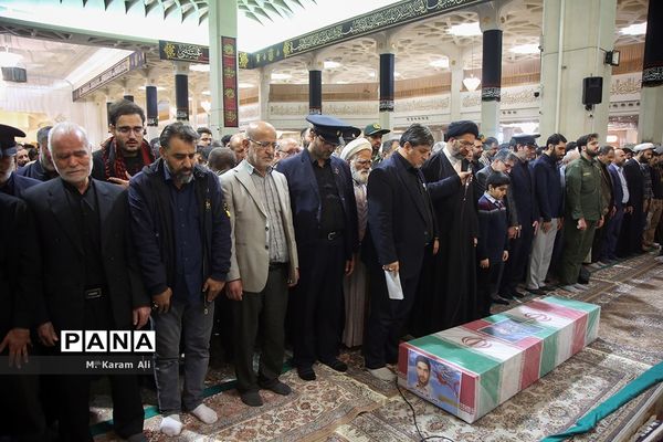 وداع با پیکر شهید مدافع حرم «علی آقاعبداللهی» در حرم حضرت معصومه(س)