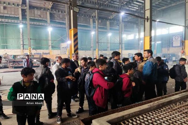بازدید دانش‌آموزان از موسسه کشتی سازی شهید محلاتی بوشهر