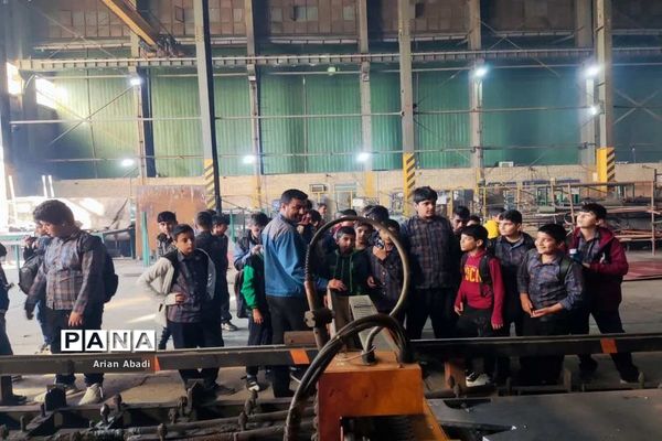 بازدید دانش‌آموزان از موسسه کشتی سازی شهید محلاتی بوشهر