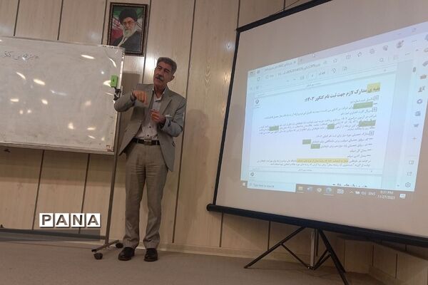 همایش تخصصی کنکور در دبیرستان دوره دوم‌ آیت‌الله طالقانی رودهن