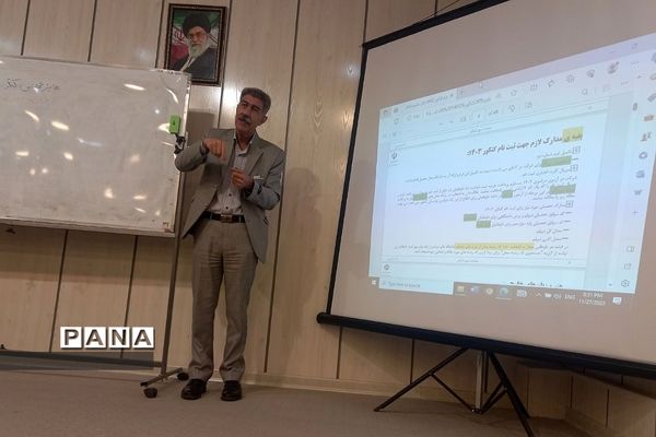 همایش تخصصی کنکور در دبیرستان دوره دوم‌ آیت‌الله طالقانی رودهن