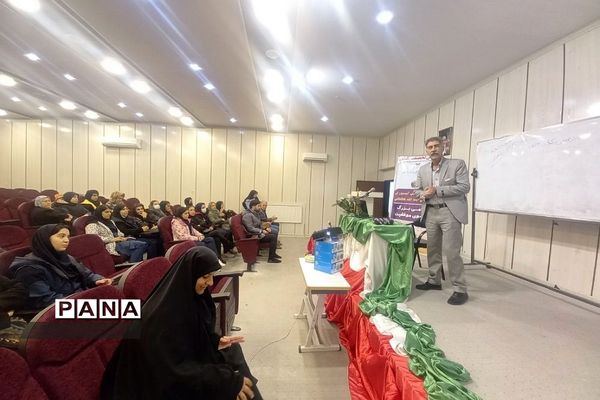 همایش تخصصی کنکور در دبیرستان دوره دوم‌ آیت‌الله طالقانی رودهن